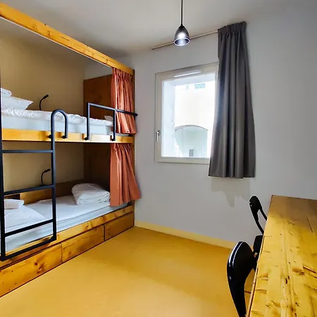 Le Leo De Hostel *