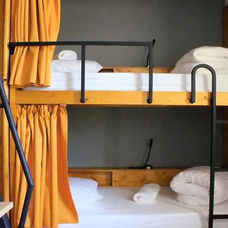Le Leo De Hostel *