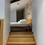 Le Leo De Hostel
