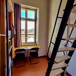 Le Leo De Hostel *