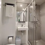 Le Leo De Hostel