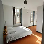 Hostel Le Leo De Foix