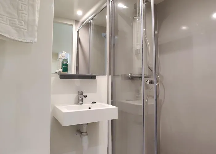 Hostel Le Leo De Foix